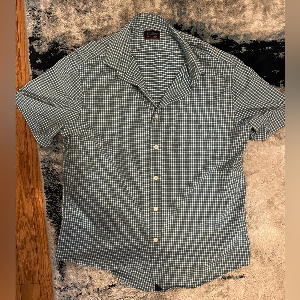 UNTUCKit Short Sleeve Button Down